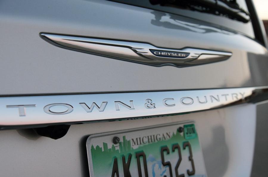  Chrysler Town & Country Touring 2011 года  (фото 31 из 43)